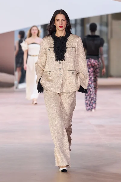 Look 50